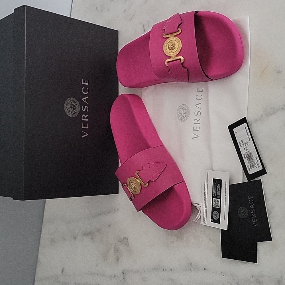 Versace Women's Medusa Biggie Slides- fuchsia, size EU 40 / US 10